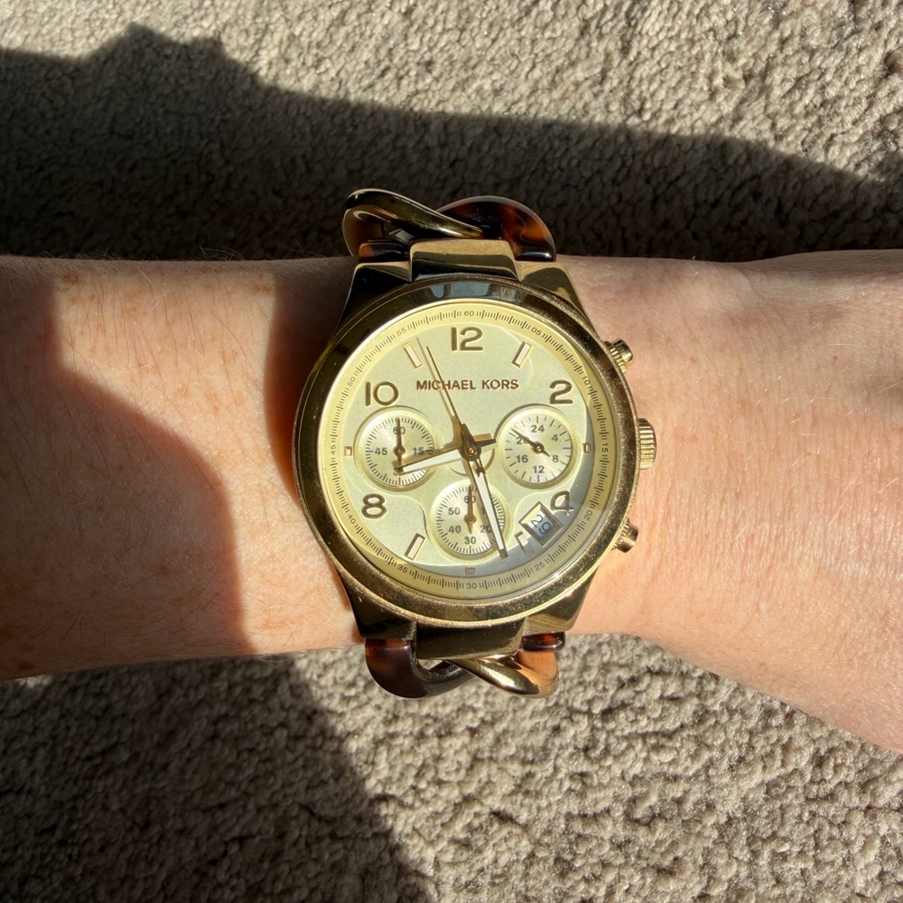 Michael Kors Gold Tortoise Link Watch - Picture 2 of 4